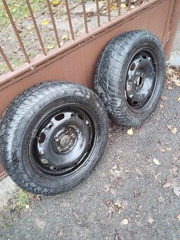 Predám zimné pneumatiky R14 gumy disky Peugeot - 8