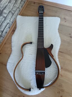 Elektroakusticka gitara Yamaha kombo Roland AC-33 - 8