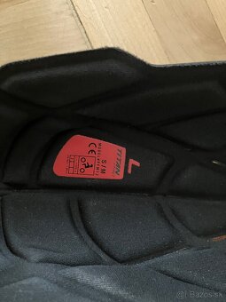 FOX chrániče kolien TITAN PRO D3O black - 8