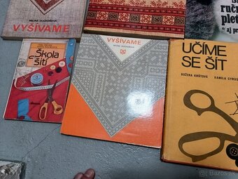 knihy o vyšívaní, výšivkách, ručné práce, kroj - 8