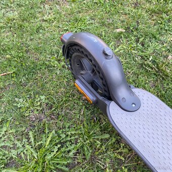 Predám – Xiaomi Mi Electric Scooter Essential - 8