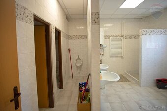 Na predaj moderná hala s administratívnym a sociálnym zázemí - 8