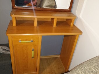 Kozmeticky stolik - 8