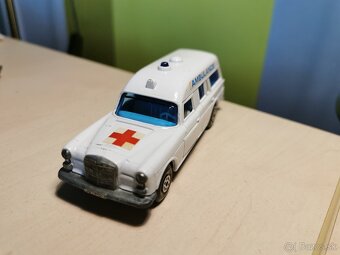 Matchbox Speedkings Ambulancia - 8
