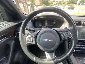 Predám luxusný Jaguár F Pace - 8