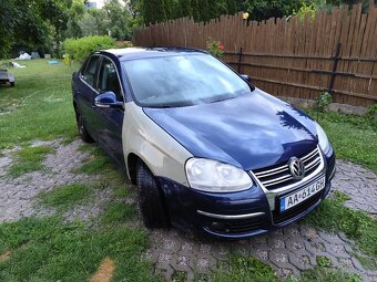 Volkswagen Jetta 1.6 BSE - 8