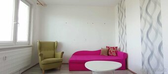 REZERVOVANÉ Moderný 3+1 Byt s balkónom v Lučenci - 8