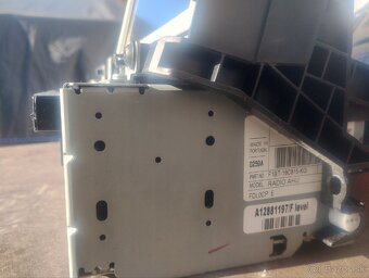 Predám vymením rádio Ford Sync2 - 8