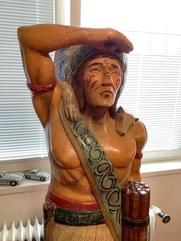 Stará dřevěná socha Indiána 180cm - 8