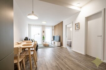 Ponúkam na prenájom dvojizbový byt s garážovým státim v poly - 8