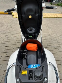 Vespa GTS 300, RV 2016, len 2060 km, výbava - 8