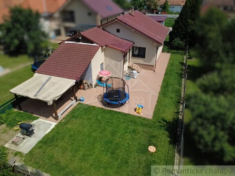 Pekný 3-izbový rodinný dom s veľkým pozemkom a garážou - 8