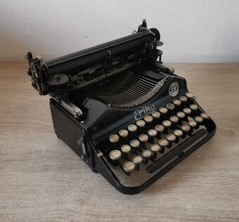 Starožitný skladací písací stroj ERIKA model 4 z roku 1927 - 8