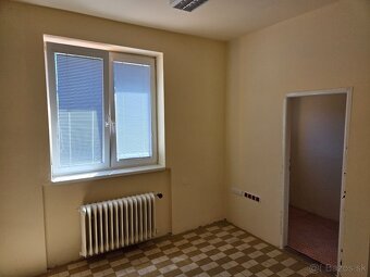 Polyfunkčný objekt v širšom centre Lučenca - 8