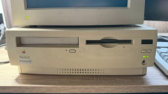 Apple Macintosh Performa 630 a Apple Monochrome display - 8