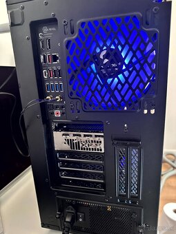 Ryzen 7 7800X3D RX 9070 XT 16GB 32GB RAM 2TB M.2 850W - 8