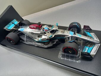 F1 MERCEDES W13 RUSSELL 1.WIN GP BRAZIL 2022 MINICHAMPS 1:18 - 8