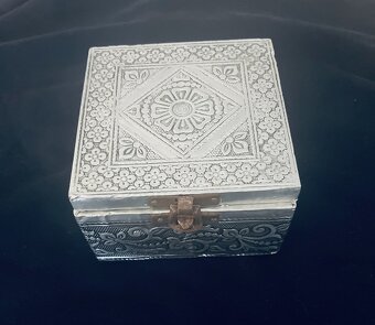 Starožitné šperkovnice a hrebeň - 8