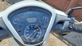 Honda SH125i - 8