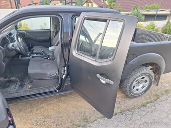 Rozpredám alebo v celku Navara d40 2.5 - 8