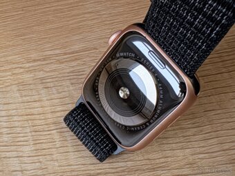 Apple Watch 4, Gold Aluminium, 44mm - 8