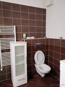 Prenájom veľkej samostatnej izby v 4i byte (dvojka) - 8