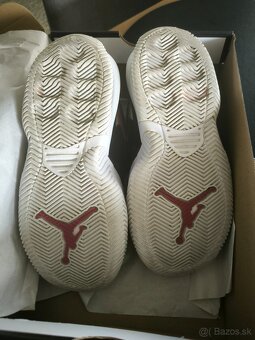 Jordan stay loyal 2, veľ 35.5 - 8