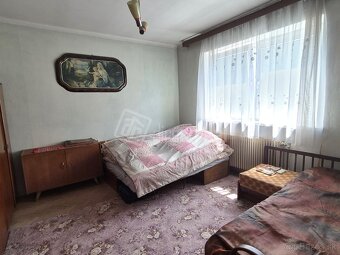 Priestranný 5-izbový RD s letnou kuchyňou, 2 garážam… - 8