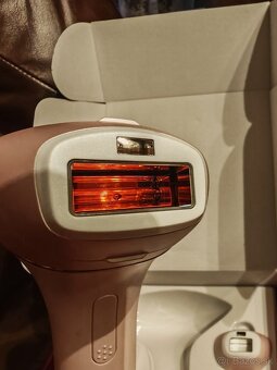 Nový nepoužitý Philips Lumea Series 9000 IPL depilátor - 8