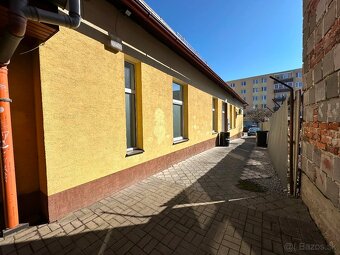 Budova na obchod a služby - 8