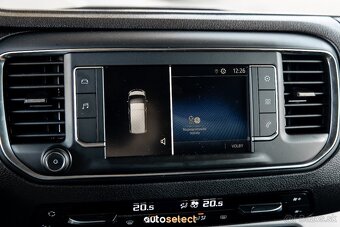Prenajom 9 miestneho vozidla Toyota automat - 8