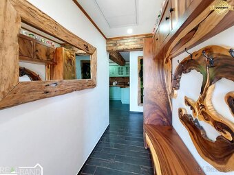 LUXUSNÝ MODERNÝ RODINNÝ DOM S DESIGNOVOU ZÁHRADOU - 8
