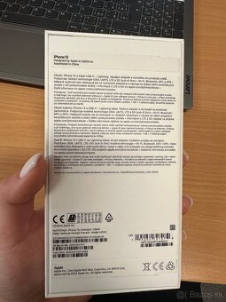 predám iPhone 13 128GB prasknuté sklo na fotoaparáte 0,5 - 8