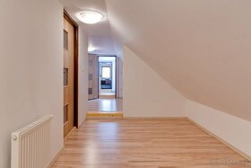 AZ. Rodinný dom s veľkou záhradou a vlastným fitkom - 8