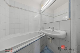 NA PREDAJ svetlý, výborne dispozične riešený 4 izbový byt na - 8