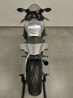 Yamaha YZF-R1 M - 8