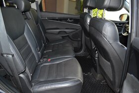 Kia Sorento 2.2 CRDi 4WD,7.Mies Platinum A/T6  r.v : 02/2016 - 8