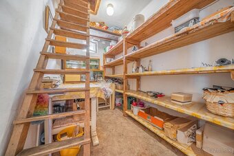 PRIVÁTNY MAKLÉR | Rekonštrukcia podľa seba? Tento dom vám dá - 8