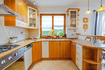 Na PREDAJ 4i rodinný dom s garážou 132 m2 v centre Nitry - K - 8