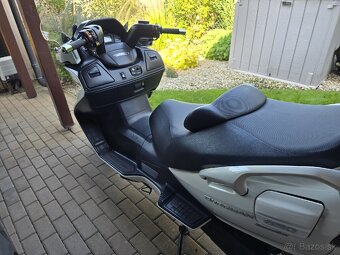 Suzuki Burgman 650 - 8