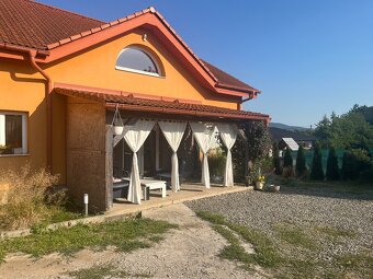 Predáme veľký dvojpodlažný dom s veľkým pozemkom - 8