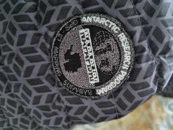 nová sivo-čierna dámska bunda Napapijri veľ. 40 - 8