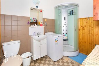Priestranný rodinný dom pre viacčlennú rodinu v obci Hrušov - 8