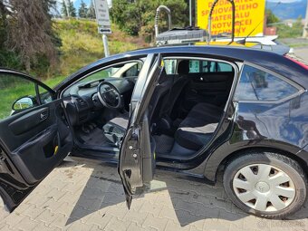 Citroën C4 1.4i, 65 kW – hatchback s klímou a tempomatom - 8