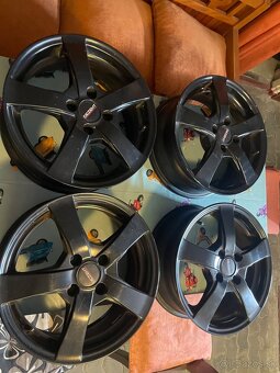 Predám sadu Alu diskov na Fiat Punto Evo 4x100 R15 - 8