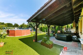 Priestranný, zrekonštruovaný  6 izbový rodinný dom so zariad - 8