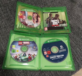 Xbox One S 1TB + 2x ovládač + 3x hra - 8