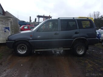 NISSAN TERRANO 2,7 DI + 2,4í - 8