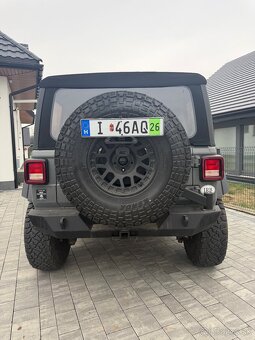 Jeep Wrangler - 8
