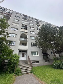 Na predaj krásny zrekonštruovaný 3 izbový by na 2.poschodí - 8